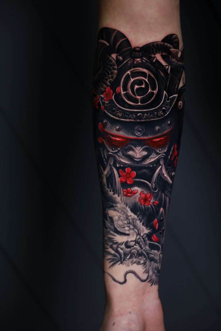 Photo-07-03-2021-20-36-50-768x1152 Samurai mask with flowers Kluczyk tattoo