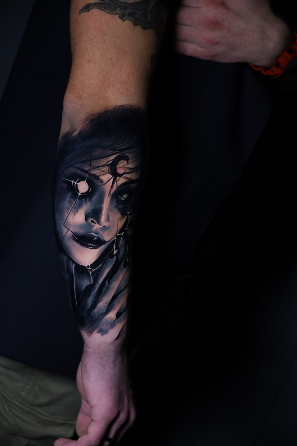 Photo-23-12-2020-21-09-51-1024x1536 Ocultist with moon sign on the forehead Kluczyk tattoo