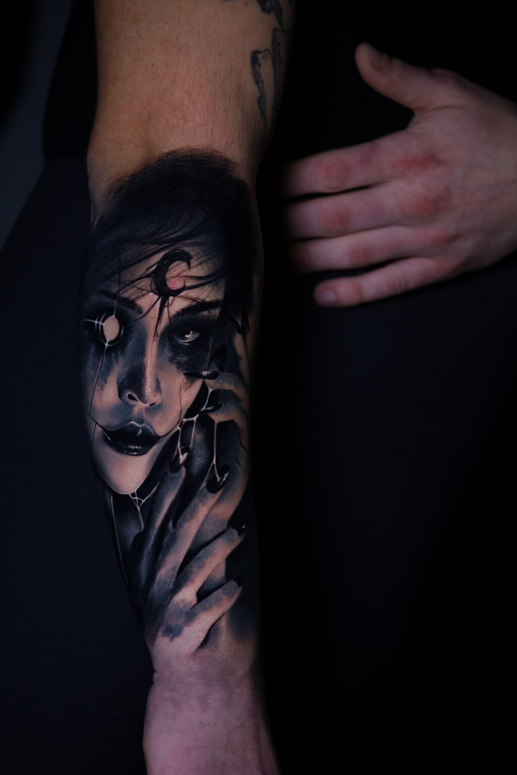 Photo-23-12-2020-21-12-50-1024x1536 Ocultist with moon sign on the forehead Kluczyk tattoo