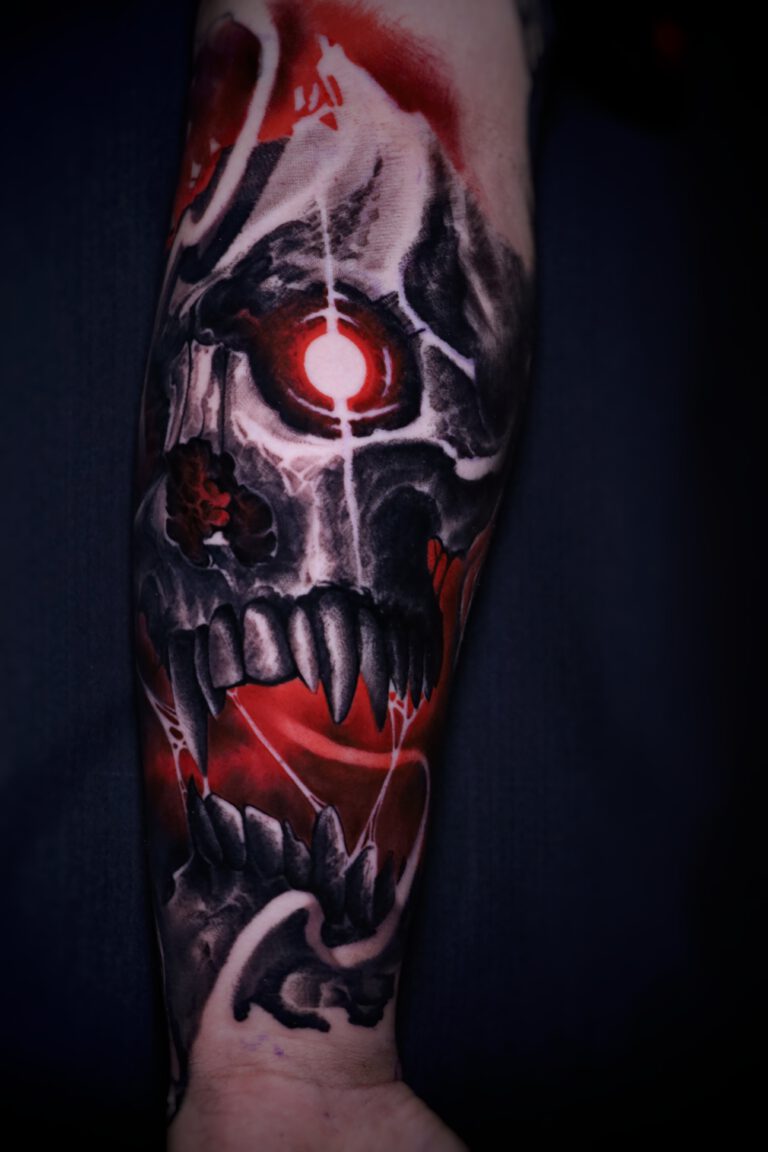 Photo-19-06-2021-20-00-41-01-768x1152 Bartlomiej | Kluczyk - Red skull