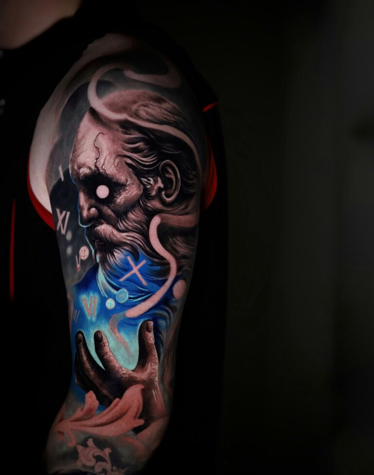 kluczyk_tattoo_monk-with-beard3-768x976 Bartlomiej | Kluczyk - Monk with blue aura