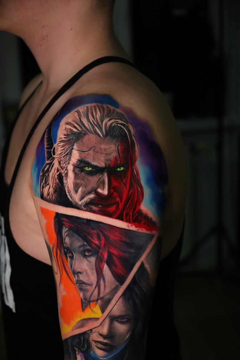 Photo-12-02-2022-20-32-37-768x1152 Bartlomiej | Kluczyk -  Witcher Geralt with yenefer and tris (arm)